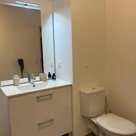 Neuf T2 Calme Avec Terrasse - Proche Marche Liberation شقة نيس