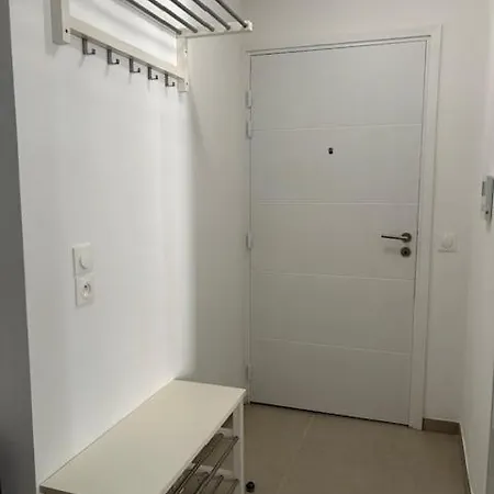 Neuf T2 Calme Avec Terrasse - Proche Marche Liberation شقة *